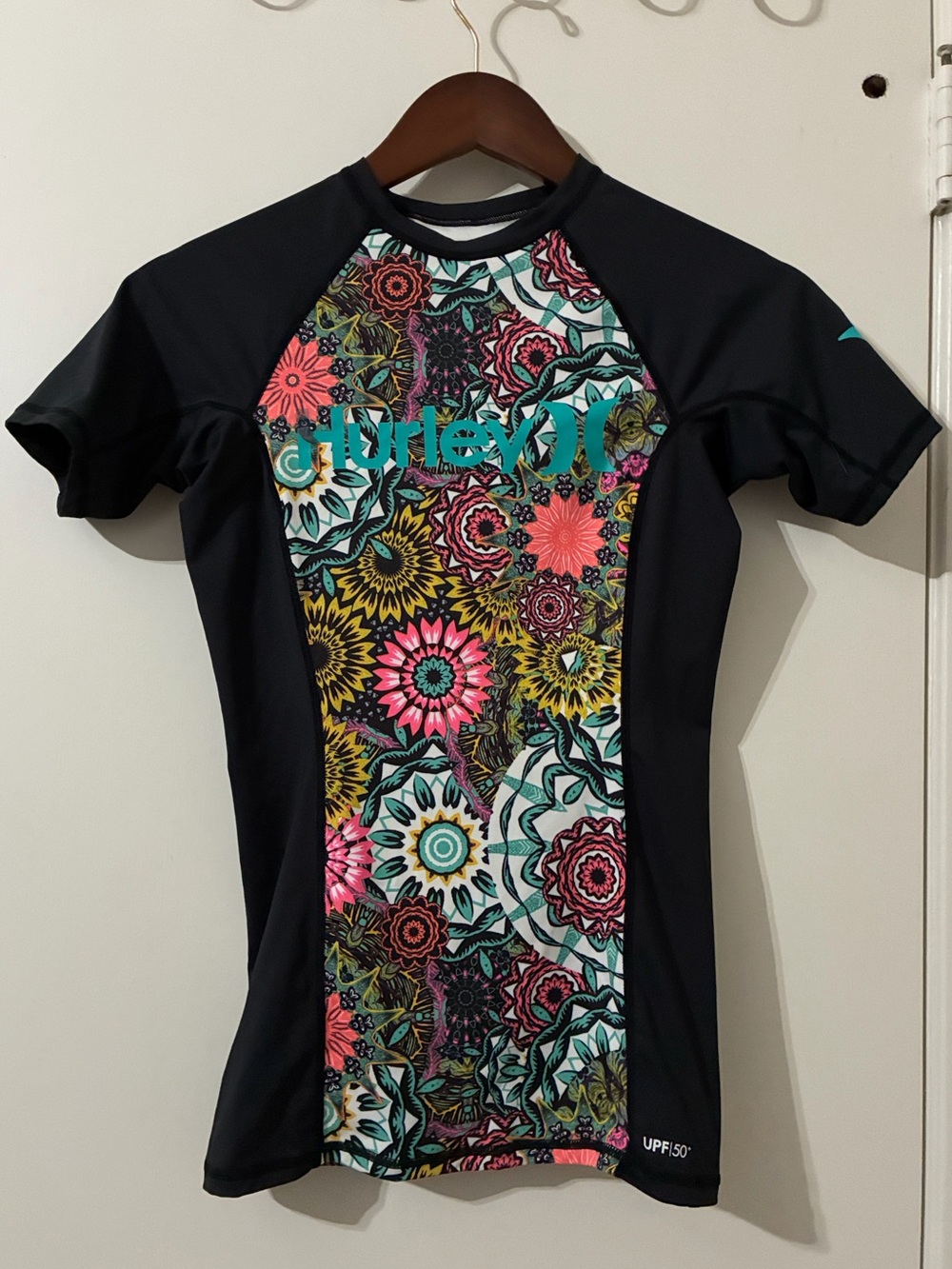 Hurley Floral Boho Short Sleeve Rash Guard UPF 50+ Small
